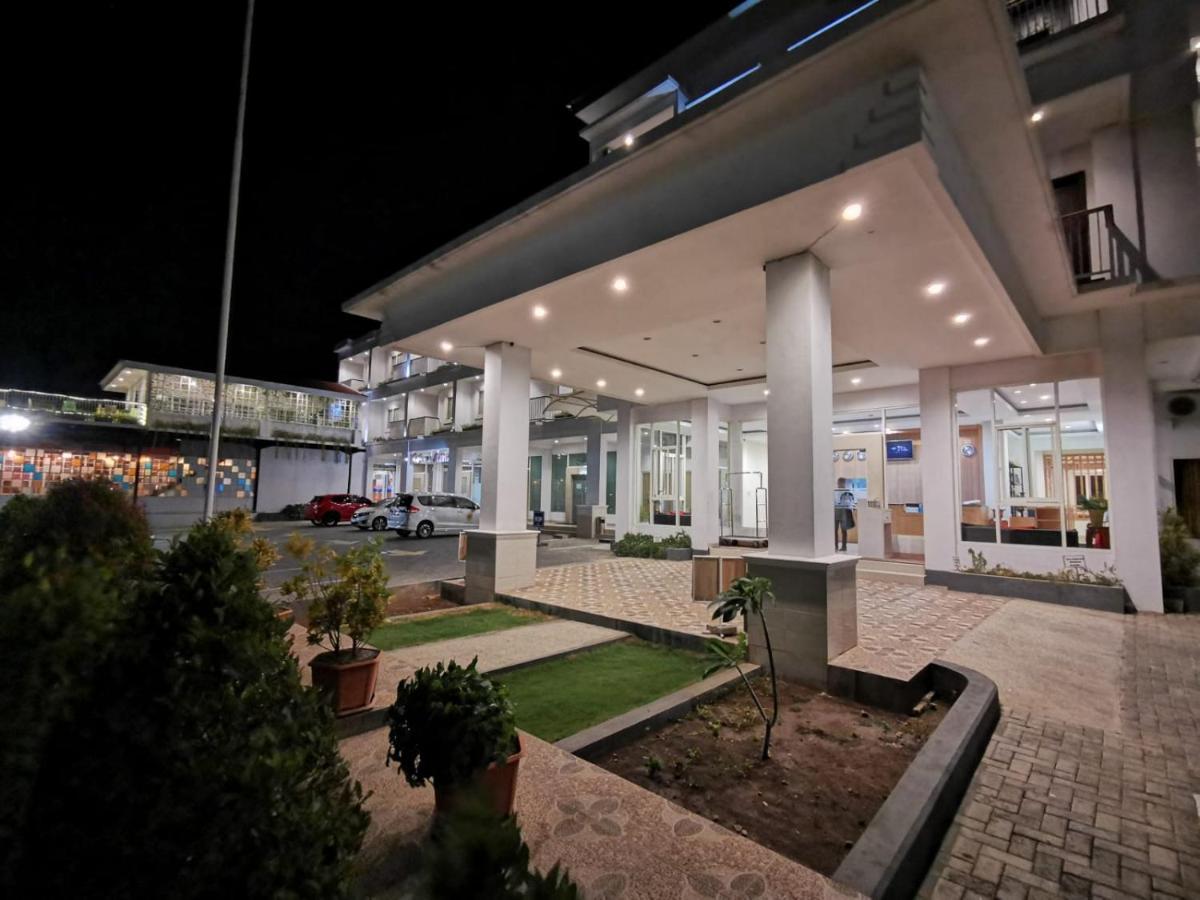 Naka Hotel Kupang Kupang  Exterior photo